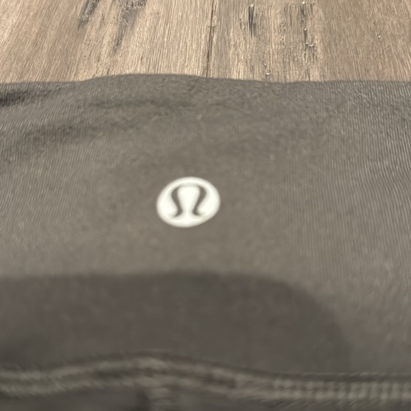 Olive green lulu lemon leggings - Picture 2 of 5
